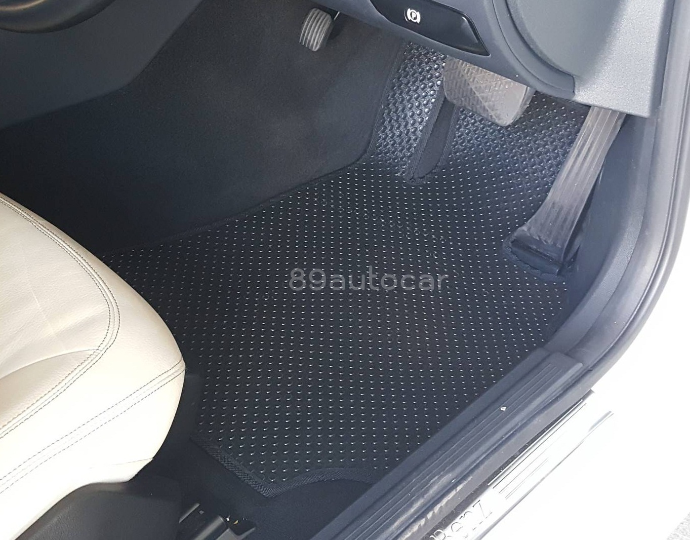 พรมกระดุม PVC ปูในรถ Benz CLS250 W218 สีดำ