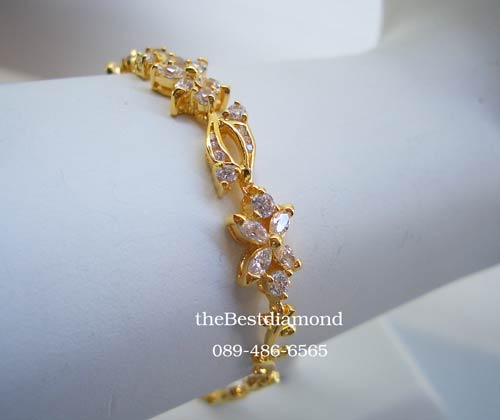 BC015===สร้อยข้อมือเพชร 3 flowers=== ดีไซน์น่ารักๆ เป็นรูปดอกไม้ 3 ดอก ที่ออกแบบได้ลงตัว งานเหมือนจริงสุดๆ ไม่เวอร์มาก หรูหราพอสมควร เพชรสวยมากค่ะ