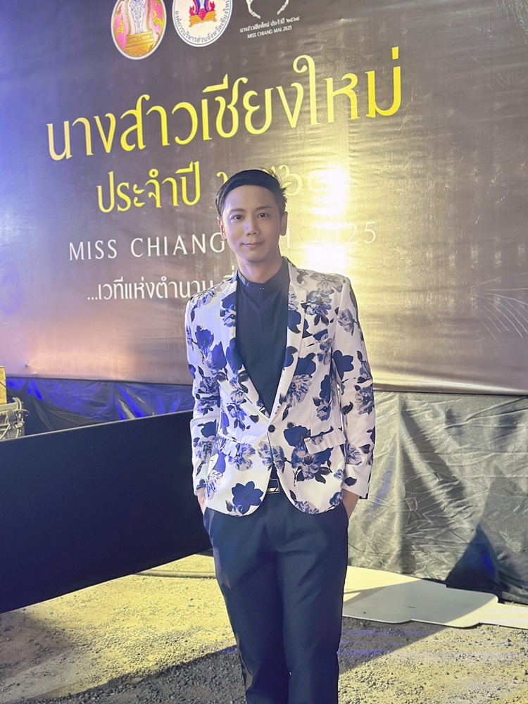 พร้อมเช่า ชุดสูท สูทชาย สีขาว พิมพ์ลายดอกไม้โทนน้ำเงิน แนวแฟนซี (ไม่มีเสื้อกั๊ก)