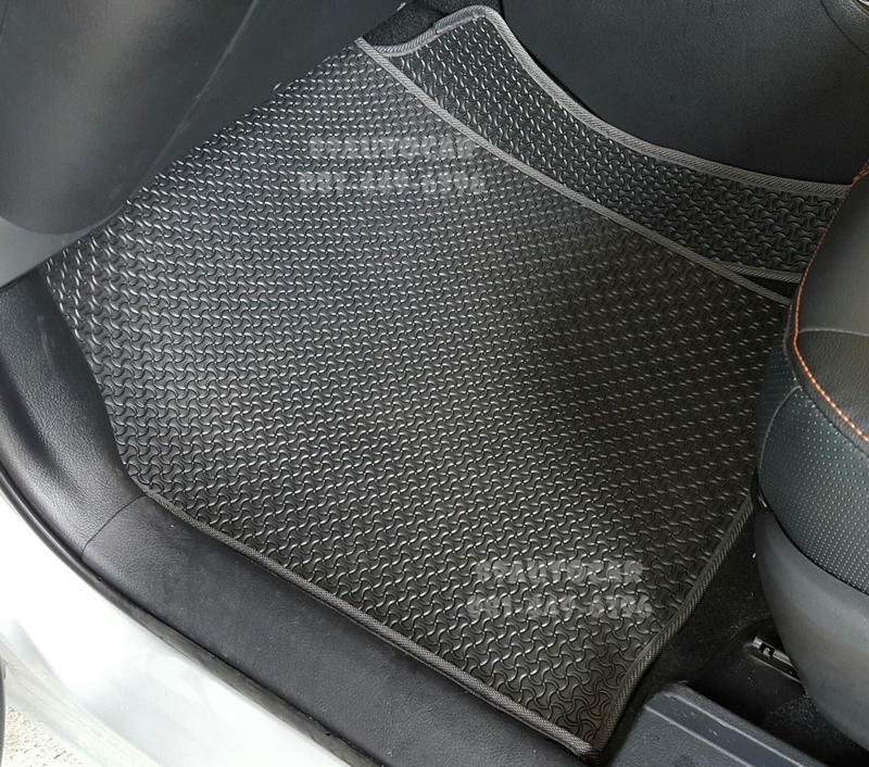 ผ้ายางปูพื้นรถยนต์ Toyota Sienta จิ๊กซอร์สีดำขอบเทา