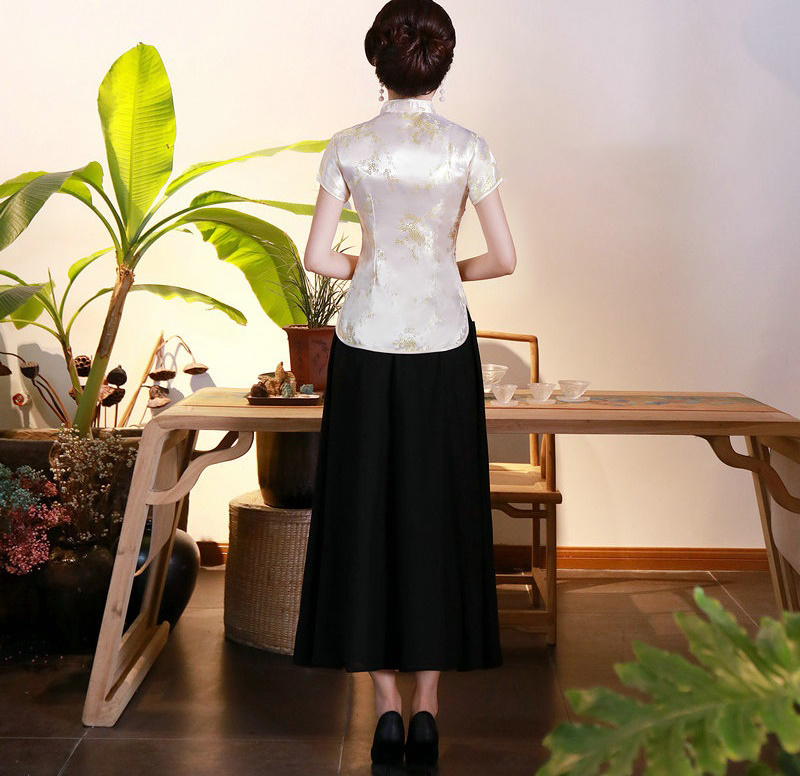 พร้อมส่ง เสื้อกี่เพ้า สีครีม ลายดอกเหมย ผ้าไหมจีน กุ๊นขอบ ตัดเย็บอย่างดี (4XL)