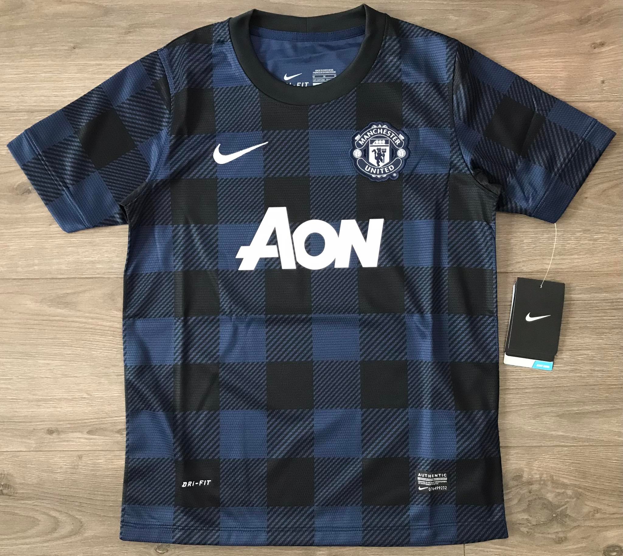เสื้อฟุตบอล ทีมสโมสรแมนเชสเตอร์ ยูไนเต็ด ชุดเยือน 2013/14 ใหม่ XLB-Size / MANCHESTER UNITED Football Shirt Away Kit 2013/14 Jersey NEW XLB-Size