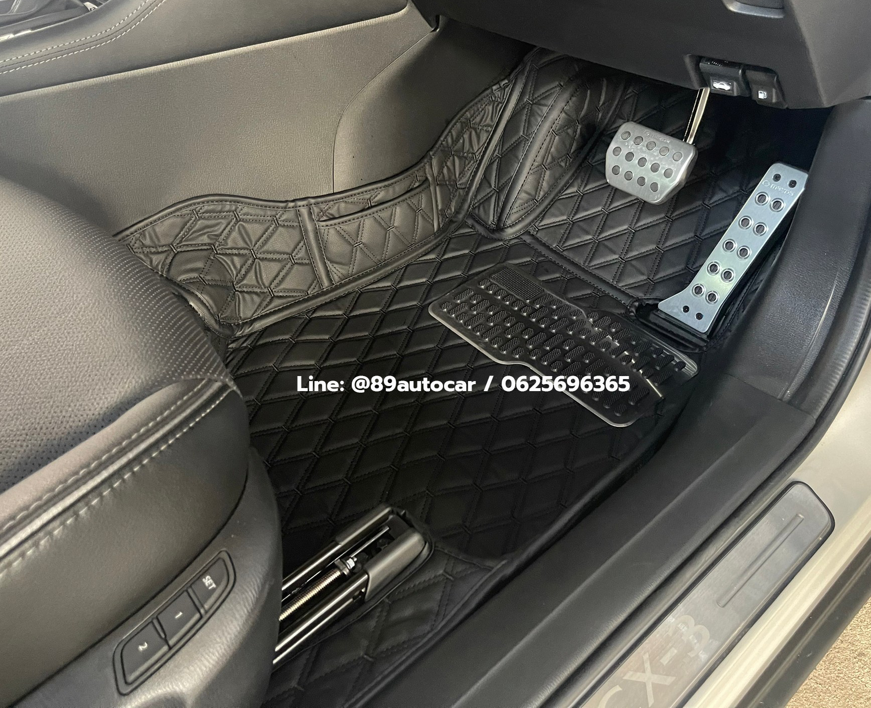 พรมปูพื้นรถยนต์ Mazda CX-3 2024 (มาสด้า ซีเอ็กซ์สาม) ปูพรมVVIP สีดำด้ายดำ เต็มคัน
