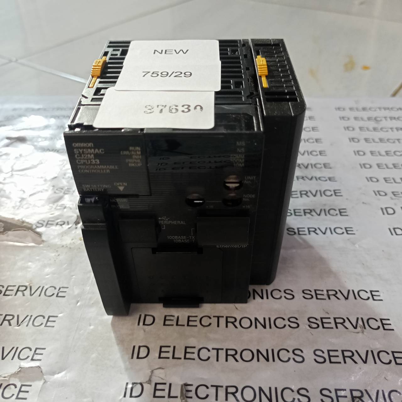 CJ2M-CPU33 PLC " OMRON "