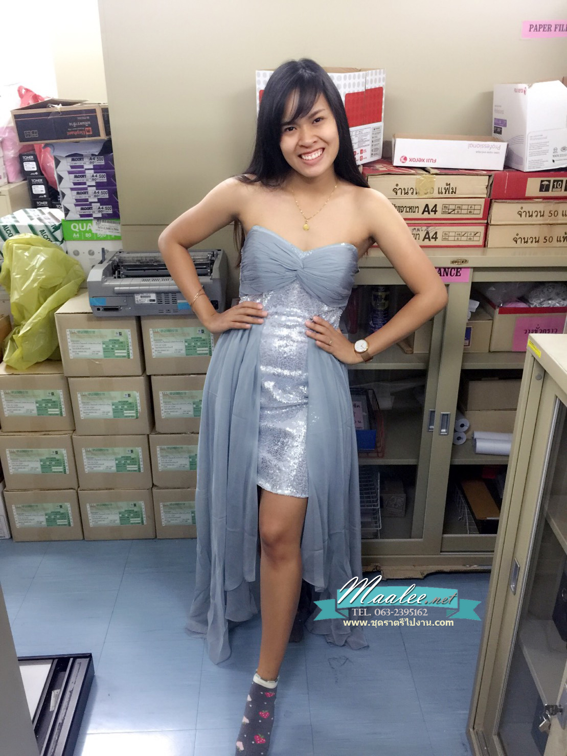 พร้อมเช่า ชุดราตรีสั้น เกาะอก สีเทา เข้ารูปปักเลื่อม อกแต่งผ้าชีฟอง หางปลาสามารถถอดได้