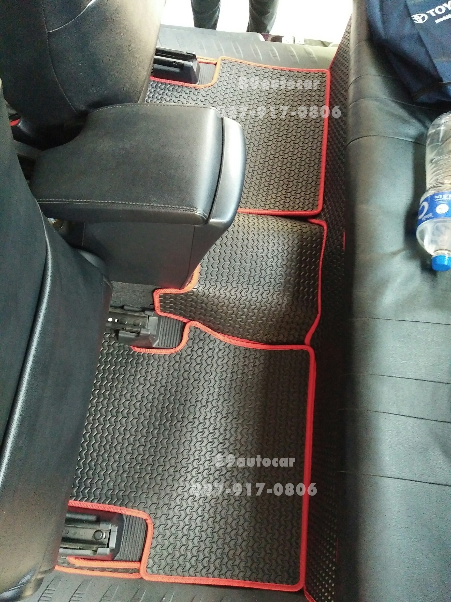 พรมกระดุมปูพื้นรถยนต์เข้ารูป Toyota Revo Cab ธนูสีดำขอบแดง