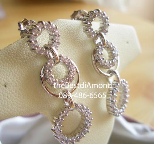 สินค้าหมดBE811RDต่างหู 3 circles เพชร cz รูปวงกลม 3 วงต่อกัน Intrend สุดๆๆ Modern เหมือนออกมาจาก catalogue เลย รหัสนี้ยาวพอควรใส่แล้วหน้าเรียวสวยค่ะ