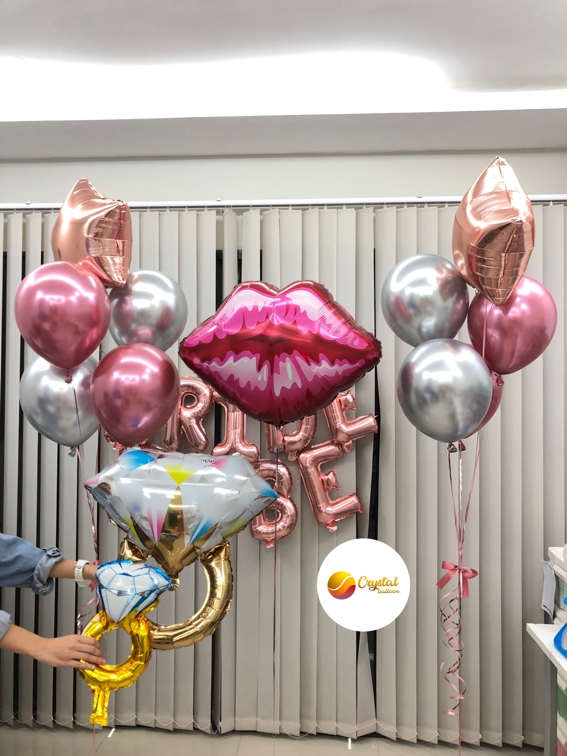 ลูกโป่ง ปาร์ตี้ Bride To Be Set แม่รีบ สั่งปุ้บได้ปั้บ สีโรสโกล พร้อม ตัวอักษร Bride To Be,ช่อลูกโป่ง 2 ช่อ,ฟอยล์ดาว ขนาด 24" 2 ชิ้น,ฟอยล์แหวน 2 ชิ้น,ฟอยล์รูปปาก 1 ชิ้น พร้อมตกเเต่ง สามารถเปลี่ยนสีลูกโป่ง/เปลี่ยนฟอยล์ตกแต่งได้