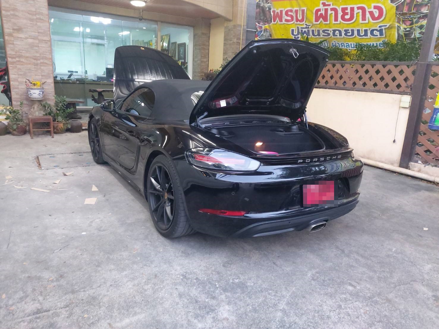 Porsche Boxser 718 ปูพรม7D สีดำด้ายแดง + พรมดักฝุ่นสีเทา เข้ารูป