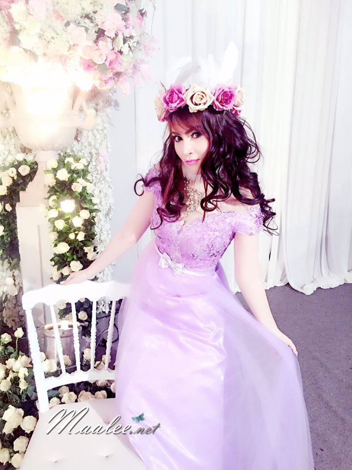 พร้อมส่ง ชุดราตรียาว แบบไหล่ปาด ช่วงอกแต่งเลื่อมปักมุกสวยหรู + โบว์ช่วงเอว กระโปรงตาข่ายนิ่ม สีม่วง (เชือกผูกหลัง)