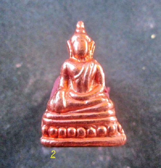 เหรียญปั๊มเนื้อทองแดง พิมพ์พระพุทธชินราช ไม่ทราบที่ องค์ที่2