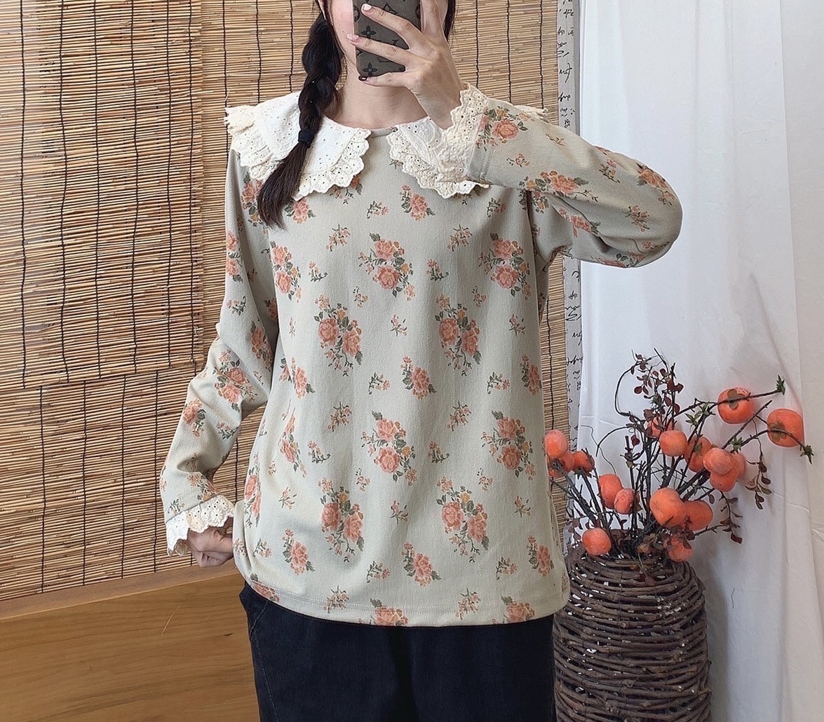 เสื้อยืดลายดอกไม้แต่งปกผ้าลูกไม้