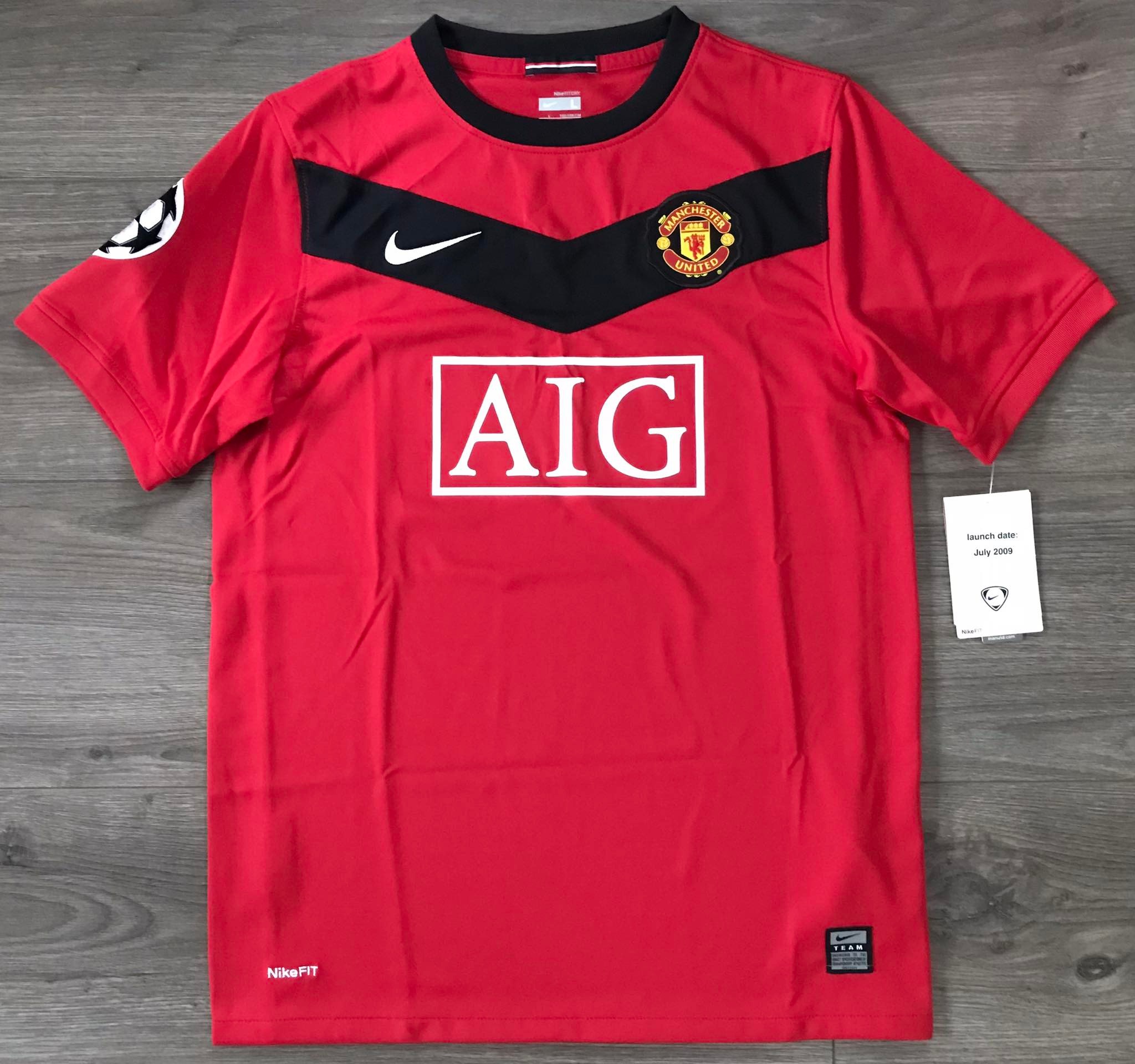 เสื้อฟุตบอล ทีมสโมสรแมนเชสเตอร์ ยูไนเต็ด ชุดเหย้า (ชุดที่ระลึกฉลองครบรอบ 100 ปี สนามโอลด์แทรฟฟอร์ด) 2009/10 พร้อมอาร์ม UCL Star ball ใหม่ LB-Size / MANCHESTER UNITED Football Shirt Home Kit (Old Trafford 100th Anniversary) 2009/10 Jersey with UCL Star bal