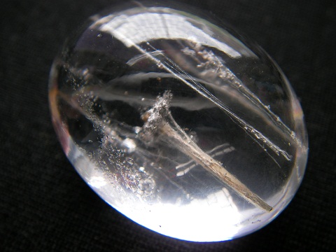 QU0019 QUARTZแก้วขนเหล็กสลักเสี้ยนลอยทั่วเม็ดเสริมเม็ดพระธาตุลอย กลางเม็ดแก้วด้วยเสน่ห์แห่งพระธาตุขนาดเม็ดแก้ว 20.22x26.19x14.00 mm.นน.52.53ct.ขายแล้ว