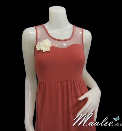 Sale ชุดเดรสสั้น ผ้า Spandex โชว์หลังนิดๆ สีชมพูกะปิ แต่งเข็มกลัดดอกไม้หวาน