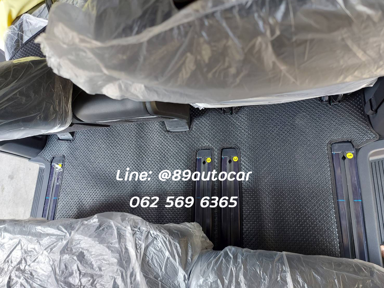 ผ้ายางปูพื้นรถตู้ กระดุมเล็ก PVC Hyundai Staria 2.2d 11 ที่นั่ง