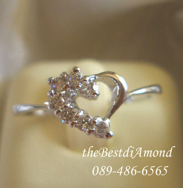 BR073RD===แหวนหัวใจสื่อรัก=== วงนี้น่ารักมากๆๆ เพชรไม่ใหญ่เกินไป แบบดูดีมีดีไซน์ ไม่ล้าสมัย ใส่ได้นาน ตัวเรือนเพรียวบาง ใส่ติตนิ้วได้ตลอดเลยค่ะ