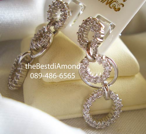 สินค้าหมดBE811RDต่างหู 3 circles เพชร cz รูปวงกลม 3 วงต่อกัน Intrend สุดๆๆ Modern เหมือนออกมาจาก catalogue เลย รหัสนี้ยาวพอควรใส่แล้วหน้าเรียวสวยค่ะ