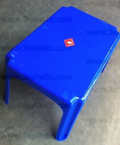 โต๊ะพลาสติก ขนาด 45.5 x 66.0 x 44.5 cm.