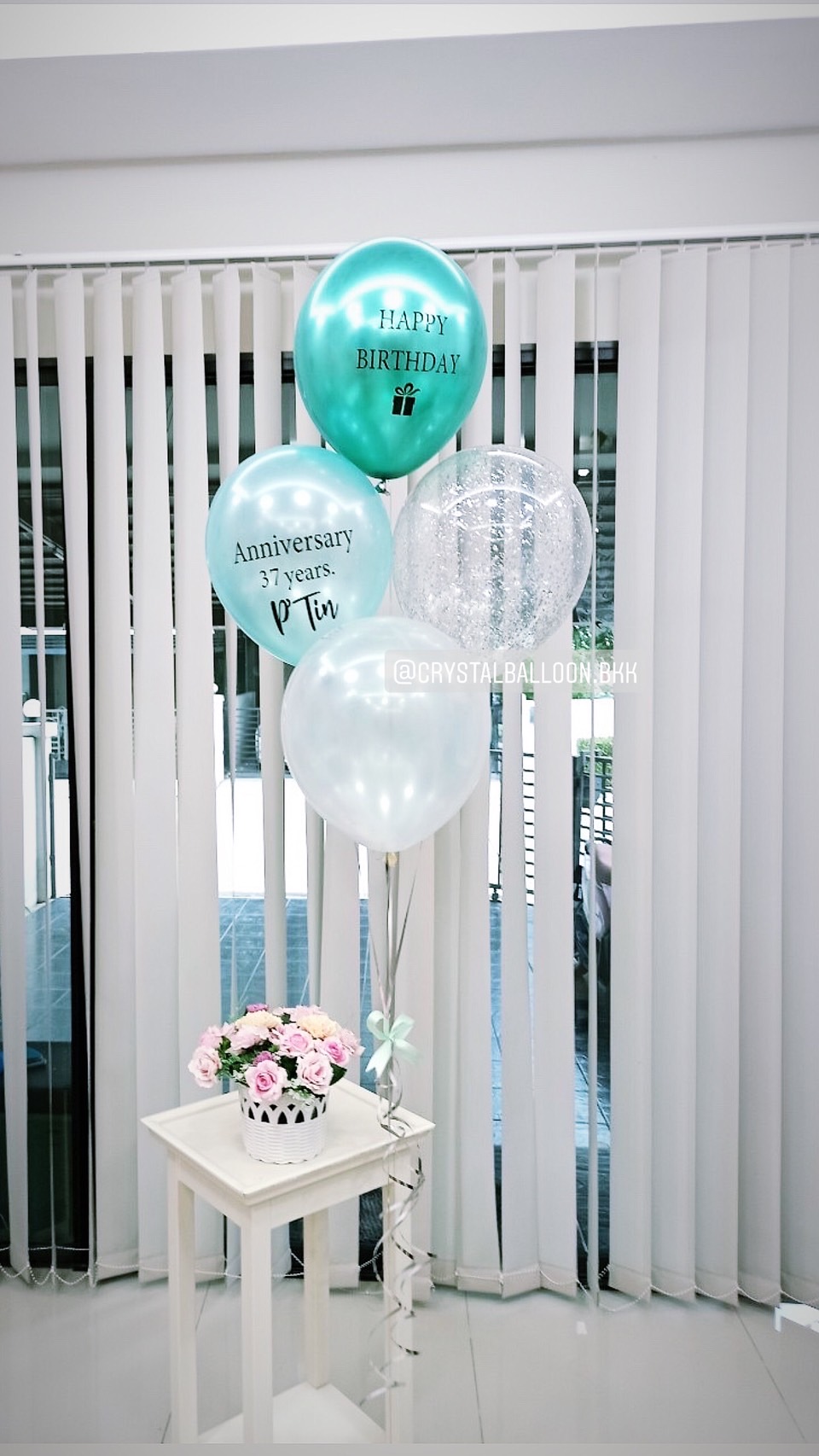 ลูกโป่ง วันเกิด สีเขียว พร้อม ข้อความ HAPPY BIRTHDAY พร้อม ชื่อเจ้าของวันเกิด 1 ช่อ พร้อมตกเเต่ง สามารถเปลี่ยนสีลูกโป่ง/เปลี่ยนชื่อเจ้าของวันเกิดได้