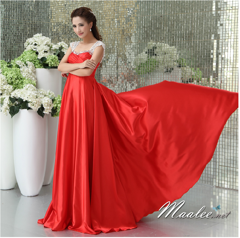 พร้อมส่ง ชุดราตรียาว สีแดง ผ้าซาตินมันเงา สวยหรู ประดับคริสตัลช่วงบนอกจับจีบ ชายกระโปรงยาว