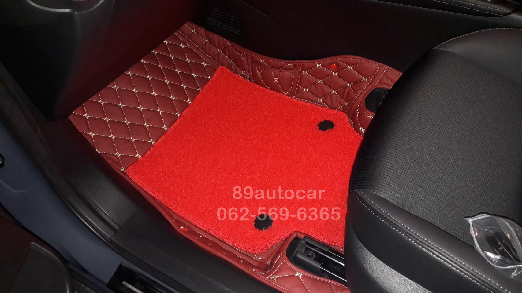 ขายพรมในรถยนต์ Mazda CX-3 ปูพรม7D สีแดงไวน์ เสริมด้วยพรมดักฝุ่นสีแดง เข้ารูป