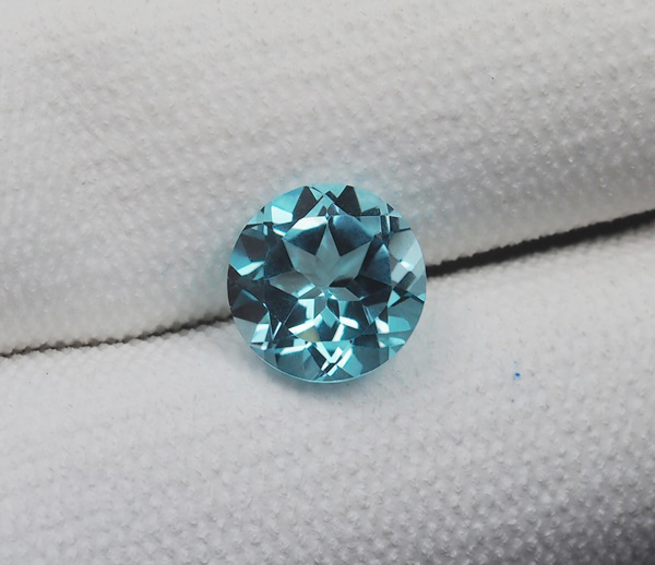 โทปาสสีฟ้าอ่อน (Topaz) 3.35 กะรัต