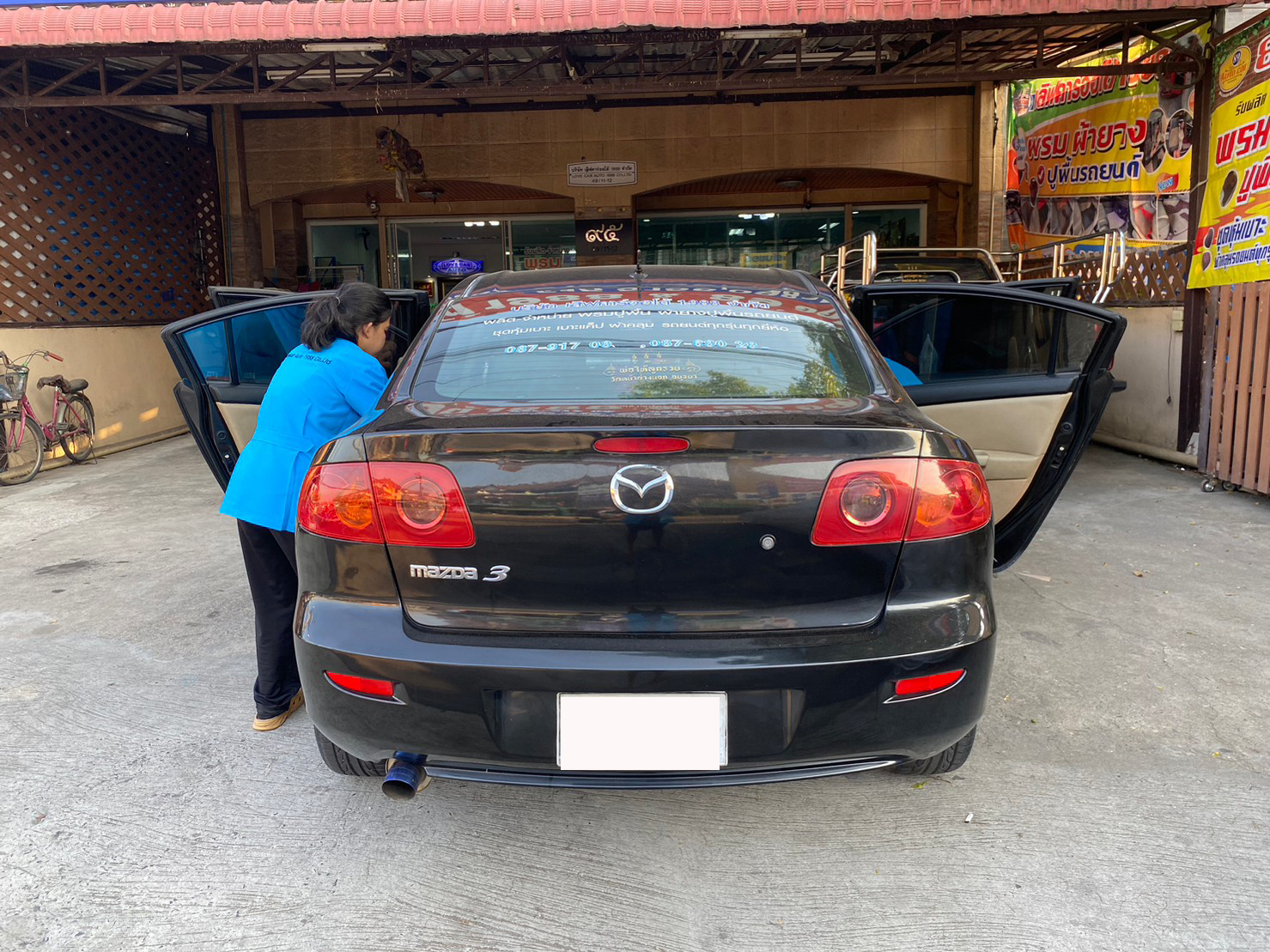Mazda 3 (มาสด้าสาม) 2006-2010 ปูพรมVVIP สีชมพูด้ายทอง เต็มคัน