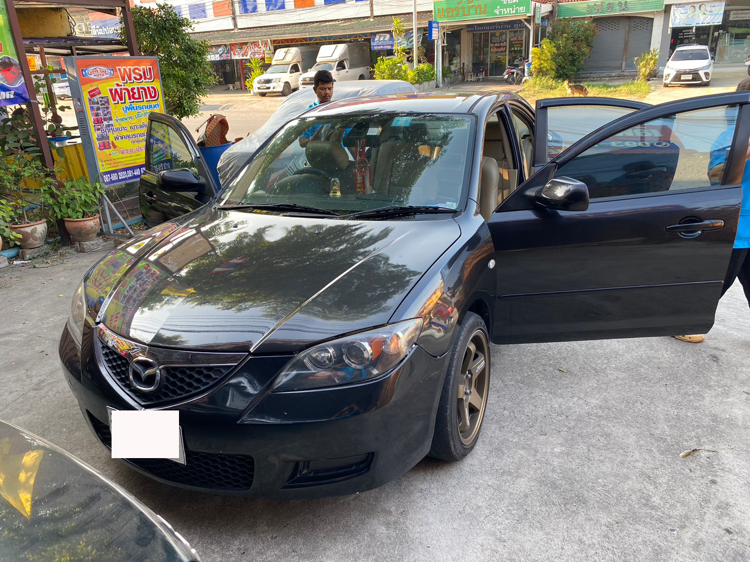 Mazda 3 (มาสด้าสาม) 2006-2010 ปูพรมVVIP สีชมพูด้ายทอง เต็มคัน