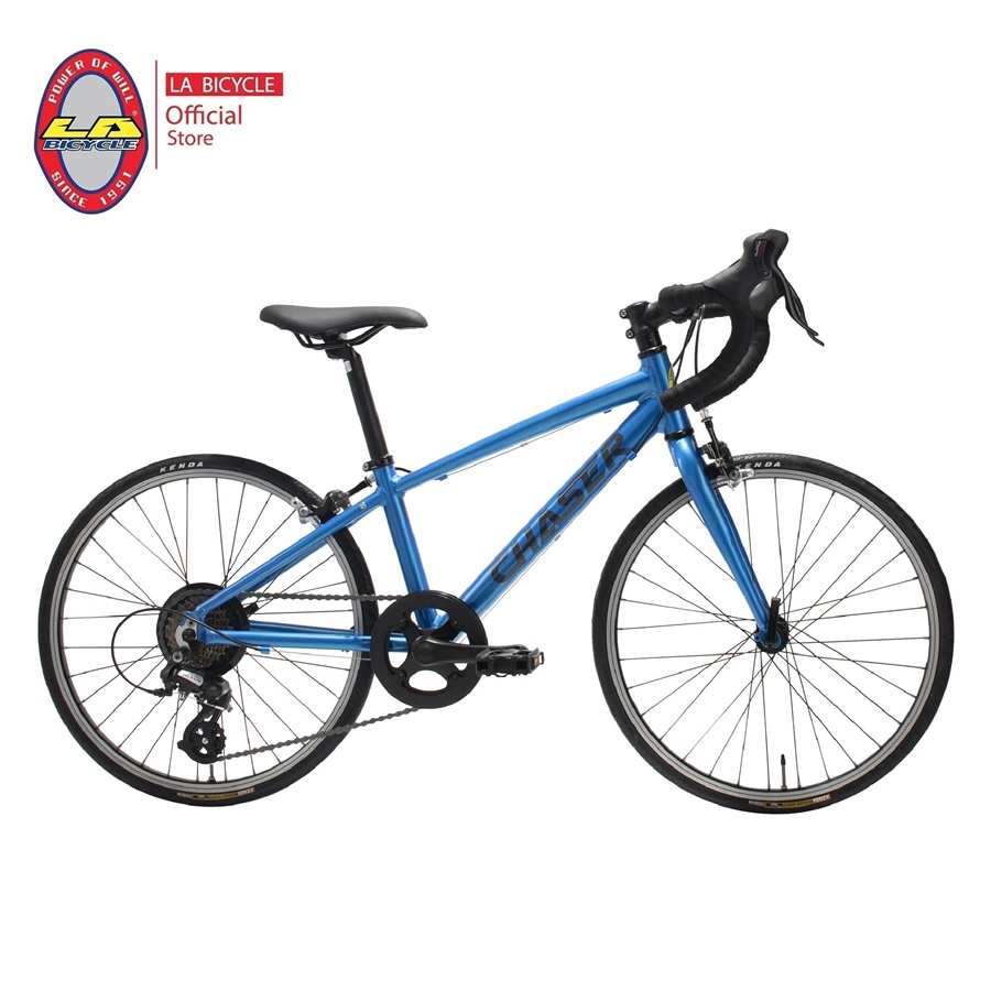LA Bicycle Road bike for kids รุ่น 20" CHASER 7 SPEED ขนาด 20" อลูมิเนียม 6061 ROAD BIKE รองรับชุดเกียร์ 7สปีด องศาเฟรมแบบแข่งขัน น้ำหนักเบา และมีประสิทธิภาพสูงกว่าเฟรมเหล็ก