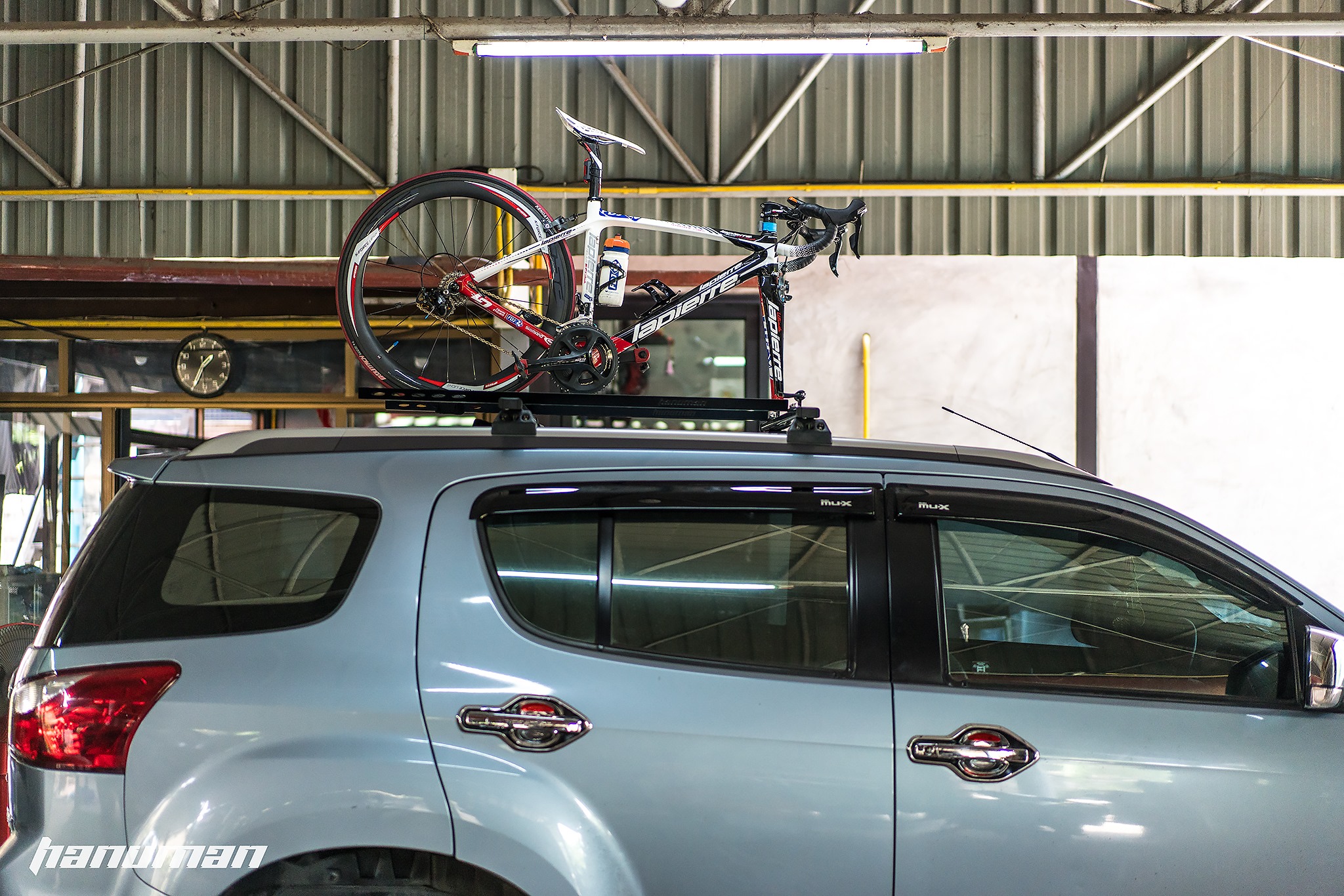 แร็คบรรทุกจักรยาน Hanuman rack C02, Car Bike Rack สำหรับบรรทุกรถจักรยานบนหลังคา แบบตรงรุ่นมีแร็ค (คานอลูมิเนียม 2 เส้น+ ตัวจับหลังคาแบบตรงรุ่น) แยกรุ่น Fortuner,Pajero,Mu-x