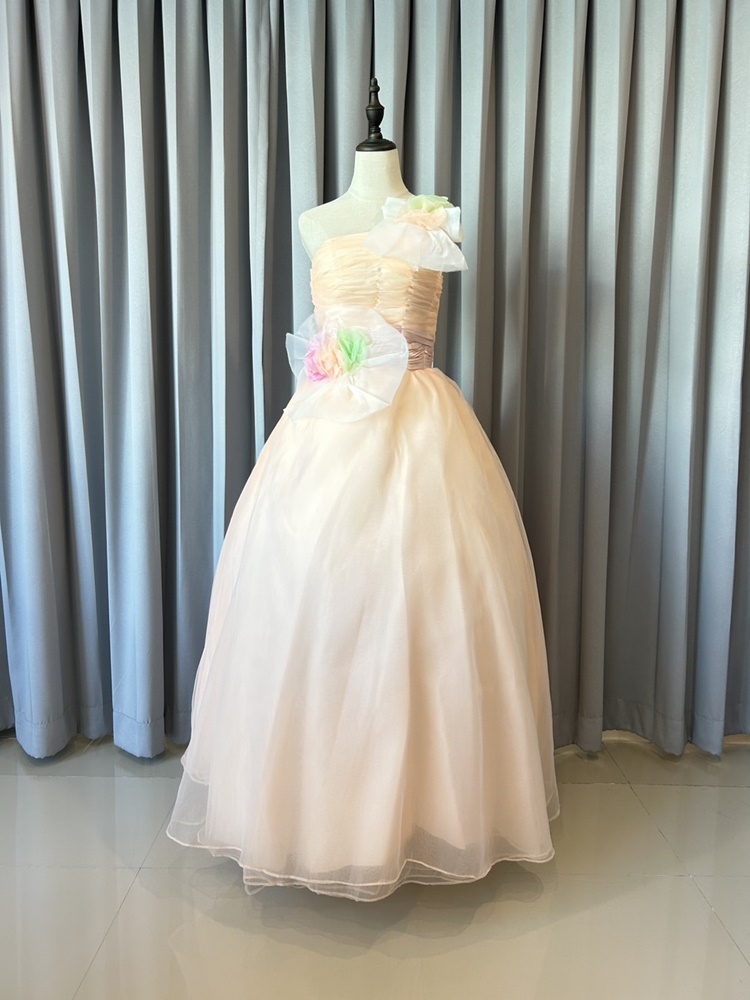 พร้อมเช่า ชุดแฟนซี ชุดราตรียาว ไหล่เฉียง สีชมพูอมส้ม Pastel สวยหวาน กระโปรงผ้าแก้วน่ารักมาก