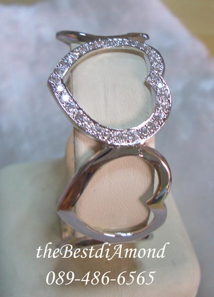 BL003RD กำไลหัวใจ 5 ห้อง ทันสมัย โฉบเฉี่ยว วัยรุ่นมาก ใส่ได้กับเสื้อผ้าเกือบทุกแบบเลย ตัวเรือนทำเป็นรูปหัวใจ 5 อัน โดยตรงกลางฝังเพชรดูโดดเด่น