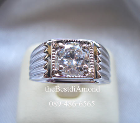 BR810RD+++แหวนชายเพชร 80 สต+++ แบบยอดนิยม อยู่ได้นานไม่ล้าสมัย เพชรกำลังดี ไม่เล็กไม่ใหญ่เกินไป สำหรับหนุ่มๆที่ต้องการความเรียบๆ แต่ดูดี มีระดับ