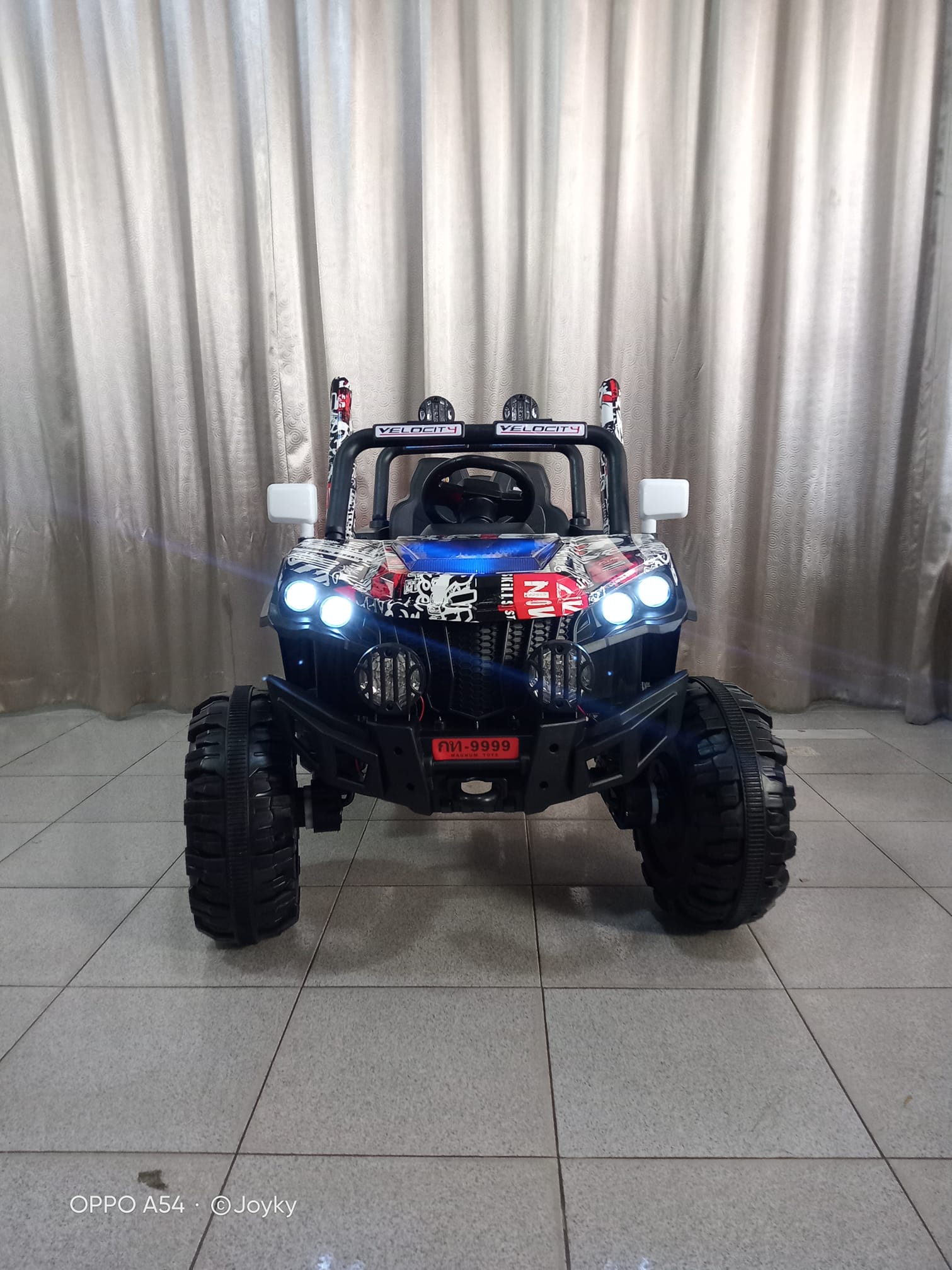 Jeep 4x4 Jeep กราฟฟิตี้ คันใหญ่