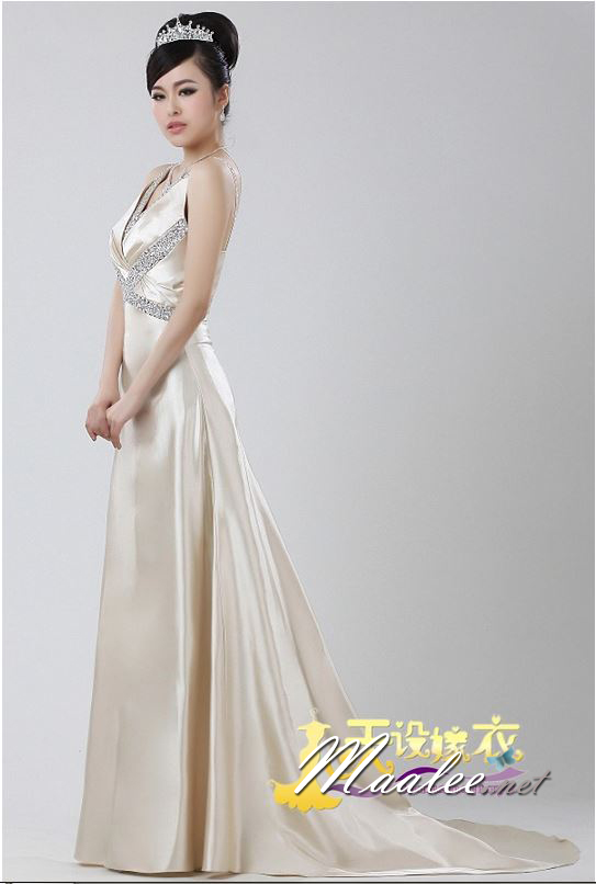 พร้อมเช่า ชุดราตรียาว สายเดี่ยว ปักเลื่อมรูปตัว X หางยาว สีครีม Champagne