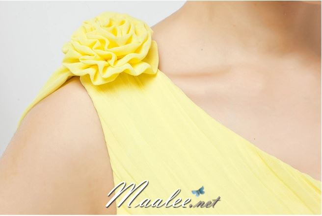 พร้อมส่ง ชุดราตรียาว ไหล่เดียว ผ้าชีฟองแต่งดอกที่ไหล่ เอวคาดเพชรสวย สีเหลือง