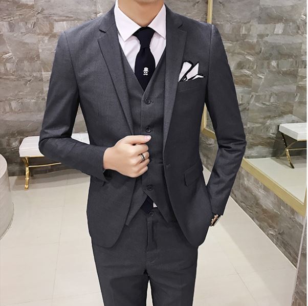 พร้อมเช่า ชุดสูทชาย สีเทาเข้ม เข้ารูป พร้อมเสื้อกั๊ก