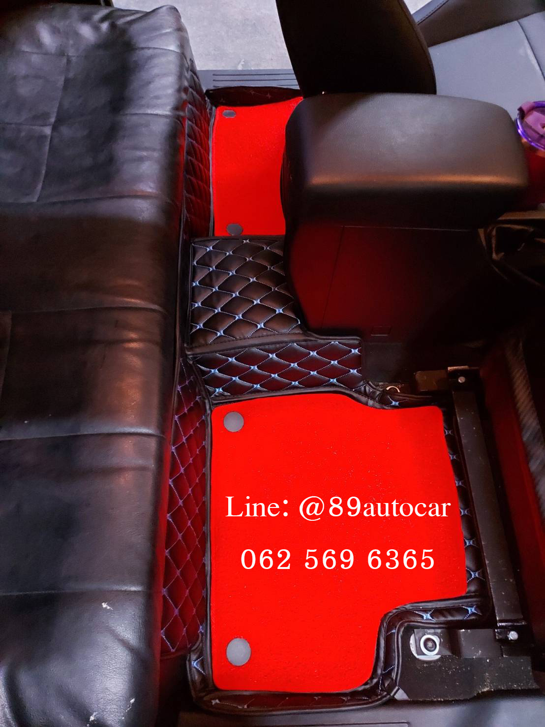 โรงงานพรมรถยนต์ Ford Ranger Cab 2019 ปูพรม7D สีดำด้ายฟ้า เสริมไวนิลดักฝุ่นสีแดง