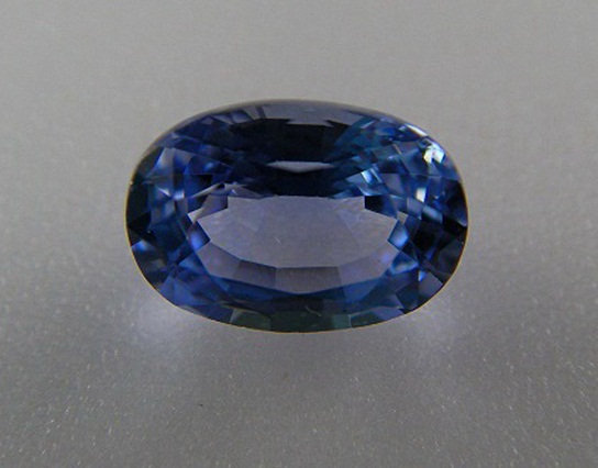 ไพลิน(Blue Sapphire) อัญมณีสำหรับผู้นำLeadership พลอยดิบไม่เผา unheat ed ธรรมชาติ100% ขนาด 5.16x7.13x3.67 mm. นน.1.227ct. มีเซอร์ ราคาโทรถาม