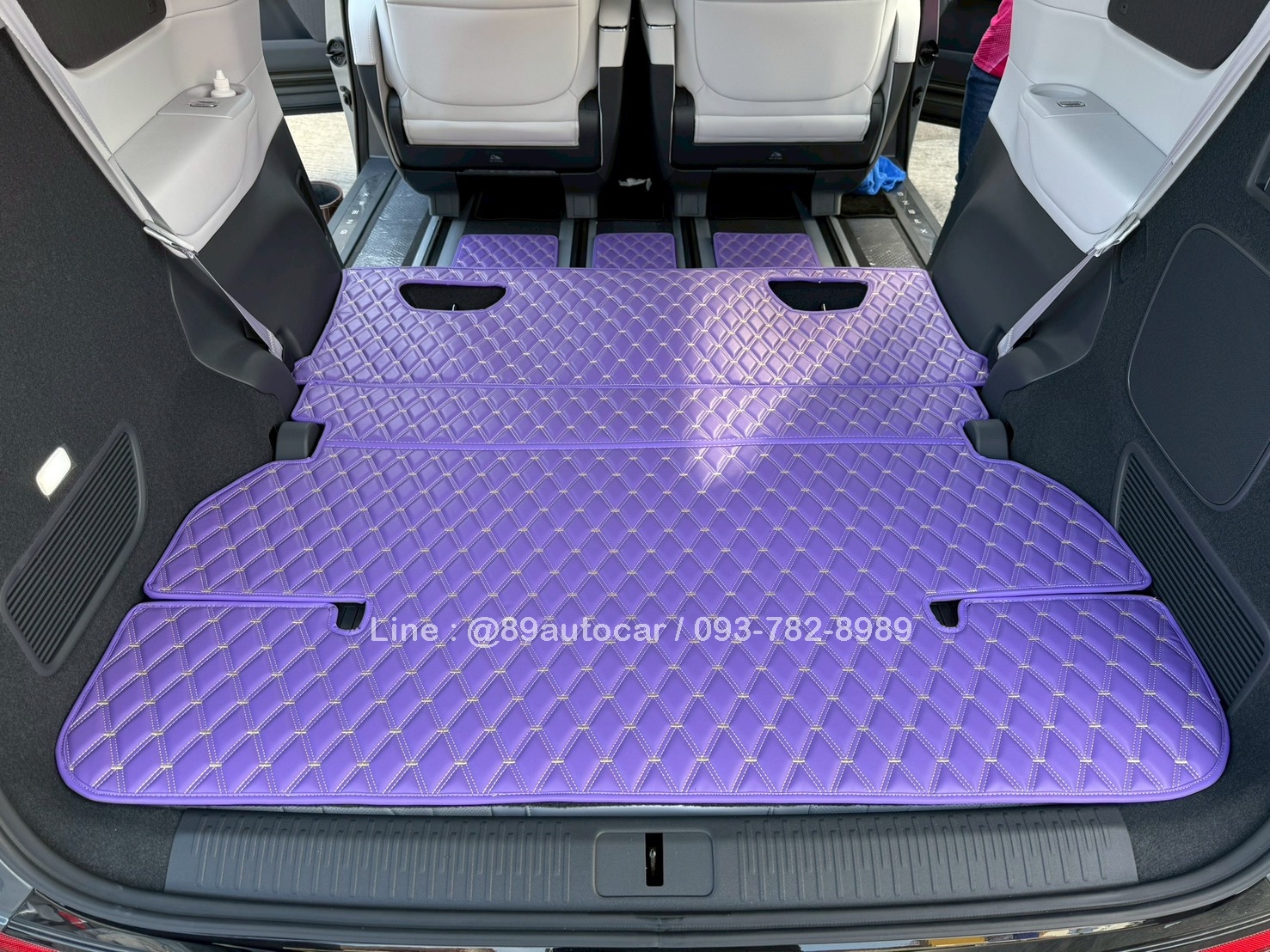 พรมปูพื้นรถตู้ Xpeng X9 ปูพรมVVIP สีม่วงด้ายทอง เต็มคัน