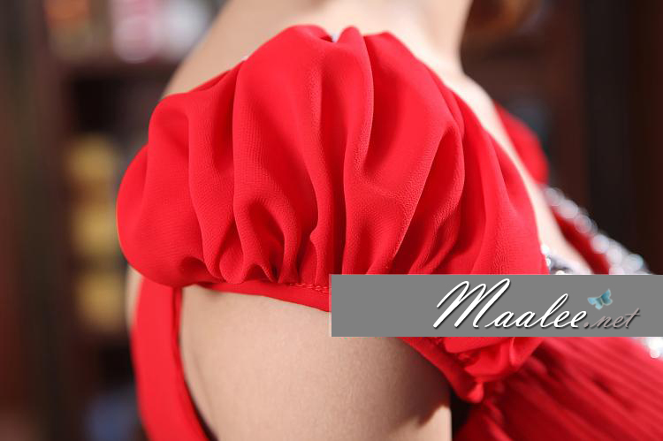 พร้อมส่ง ชุดราตรียาว สีแดง มีแขน แบบเปรี้ยวอมหวาน ปักเลื่อมช่วงคอ หลังผ่าตัววี