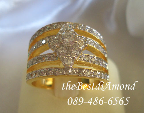 RL009+++แหวน 4 แถวเริ่ดหรู+++แหวนแถววงนี้สวยมากๆๆๆ มาถึง 4 แถวพร้อมโดดเด่นตรงกลางด้วยการวางรูปแบบข้าวหลามตัด หรูหราอลังการ แพรวพราวไปทั้งวง งานสวยมาก