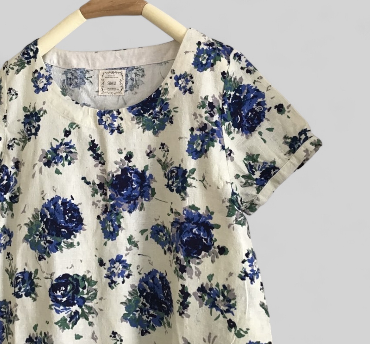 เสื้อผ้าฝ้ายลายดอกไม้แต่งกระเป๋า