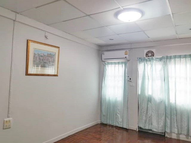 ให้เช่าทาวน์เฮาส์ 2 ชั้น 19 ตรว.หมู่บ้านสหโชค ถนนรามอินทรา 34 ใกล้ตลาดนัดเลียบด่วนรามอินทรา