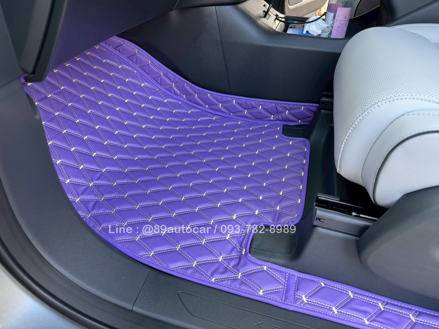 พรมปูพื้นรถตู้ Xpeng X9 ปูพรมVVIP สีม่วงด้ายทอง เต็มคัน