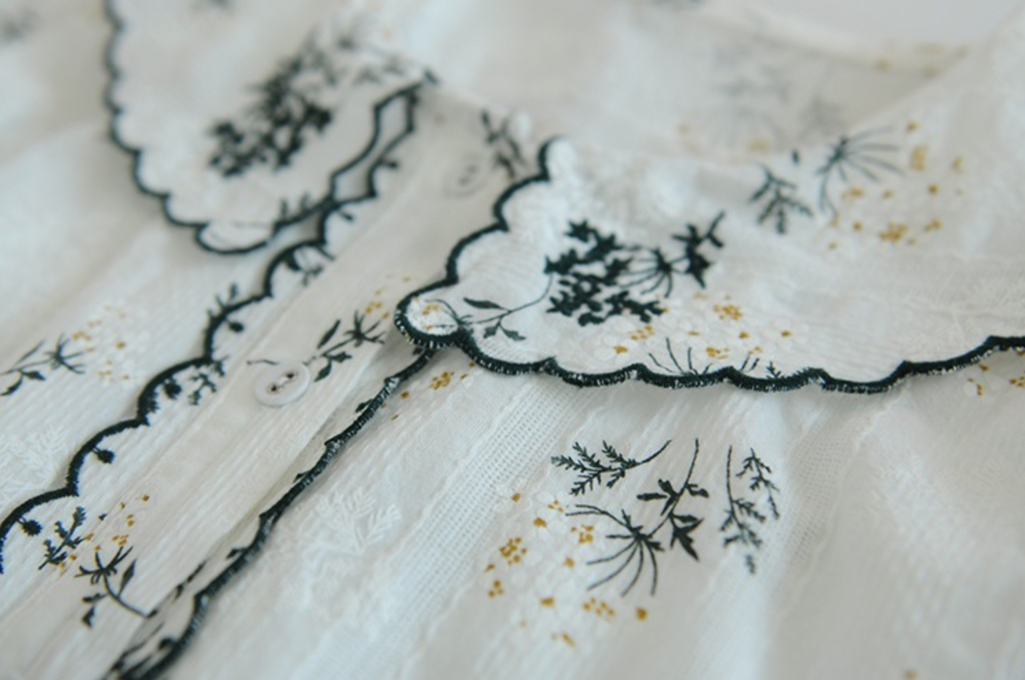 เสื้อผ้าฝ้ายคอบัว