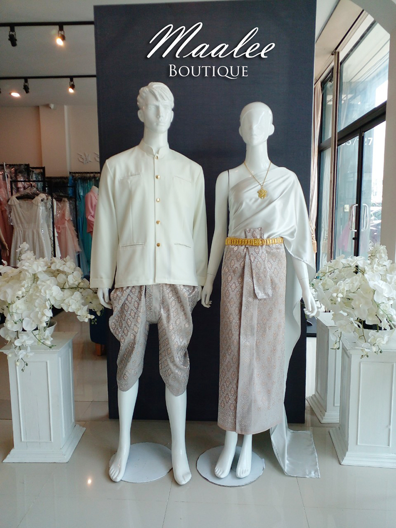 เช่า ชุดไทย ชุดเพื่อนเจ้าสาว ชุดไทยผ้าถุงสีเทาชาเงิน สไบสีเทาอ่อน