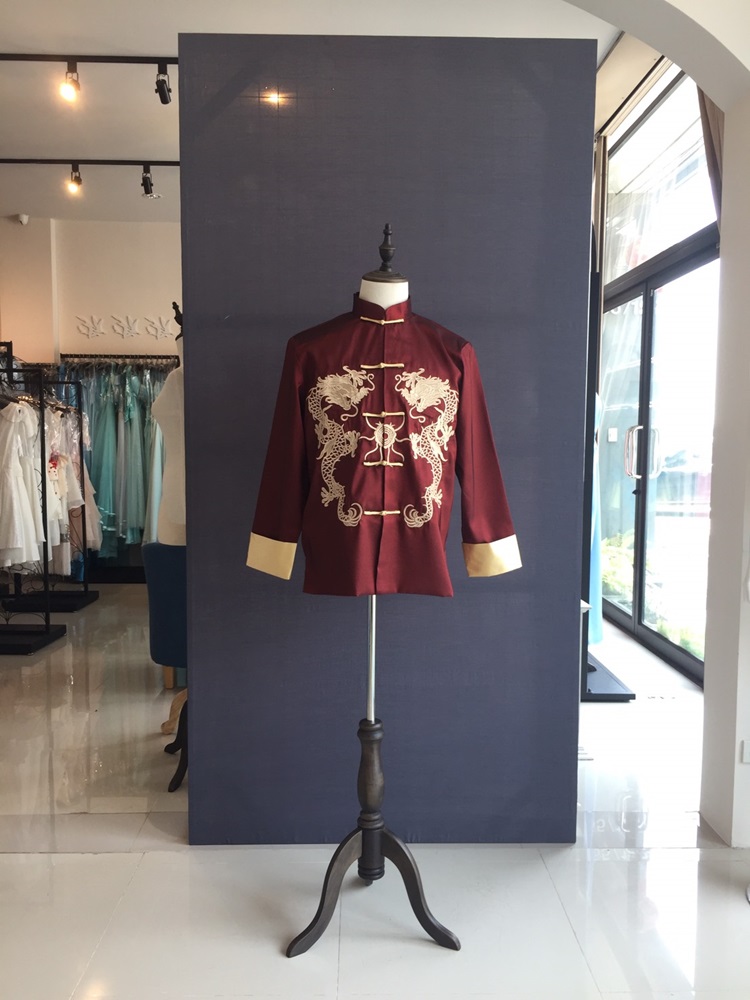 พร้อมส่ง (สินค้าตัวโชว์) เสื้อจีน ชาย เสื้อคอจีน ผ้าไหมจีน สีแดง ปักลายมังกร