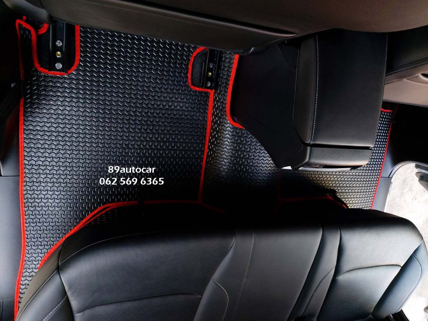 ผ้ายางปูพื้นรถยนต์ Isuzu D-Max 4 ประตู 2020 ลายธนูสีดำขอบแดง